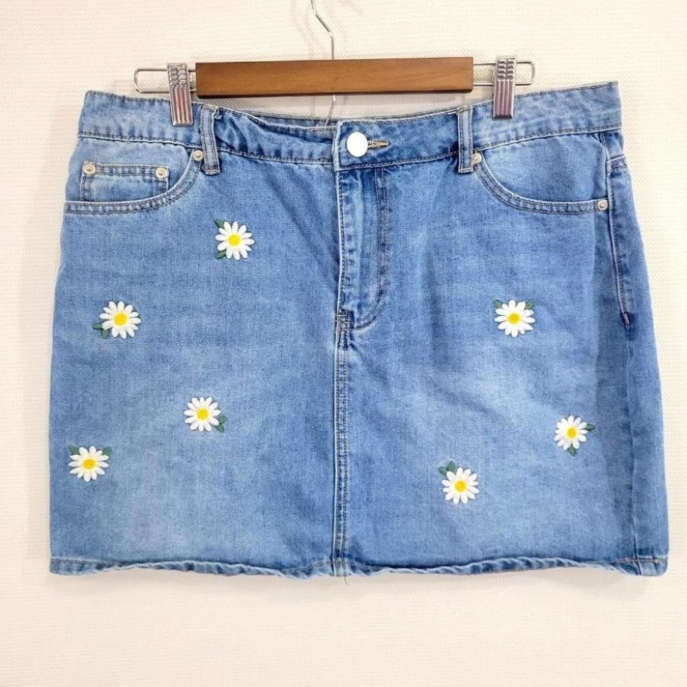 Forever 21 Plus Dais Embroidered Denim Skirt size 0X